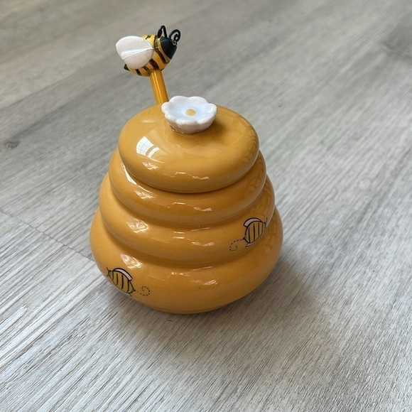 Honey Miel Beehive Honey Jar with Lid and Bee Dipper - Picture 3 of 8
